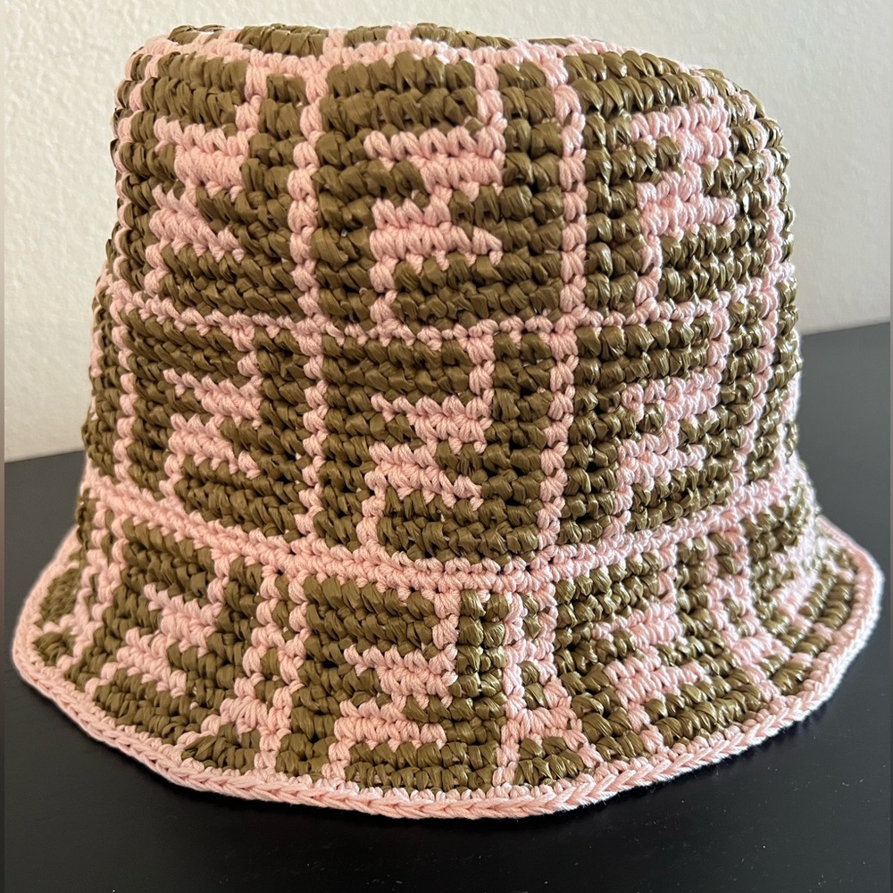 FENDI FF Logo Hand-Woven Raffia Bucket Hat Pink & Green Sz M/L